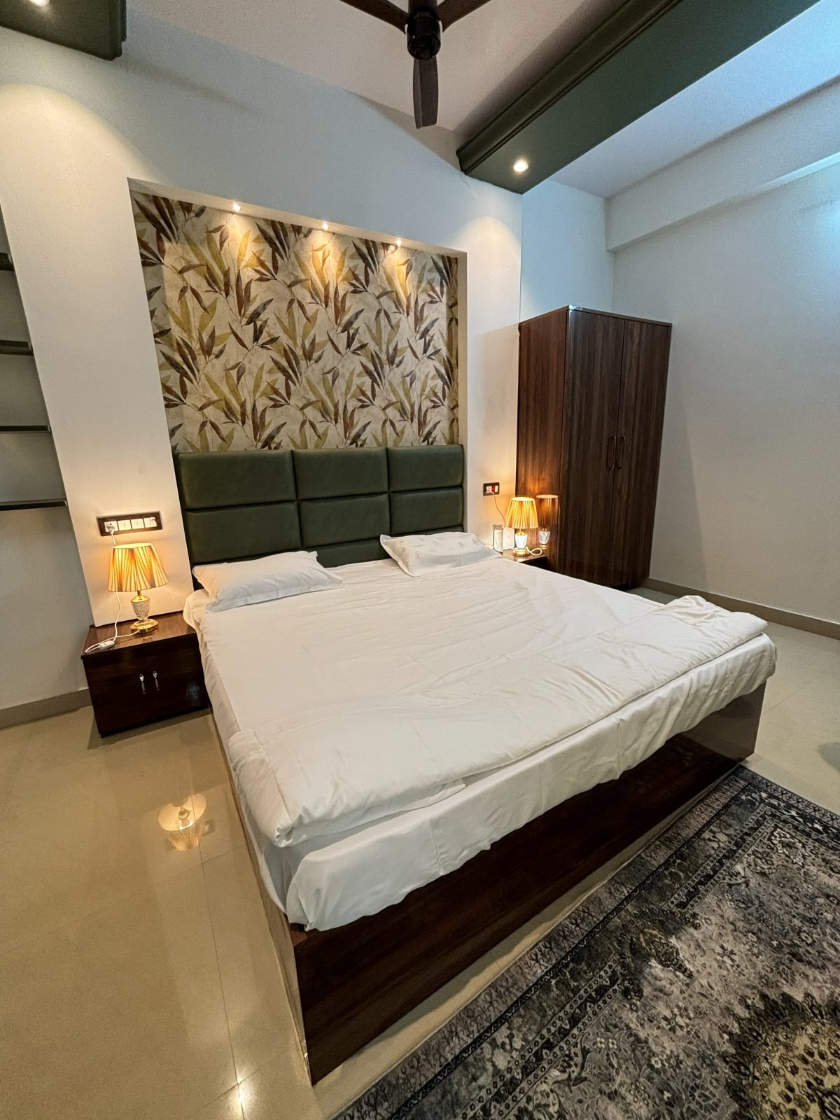 1 BHK suite bedroom at Varghese Luxury